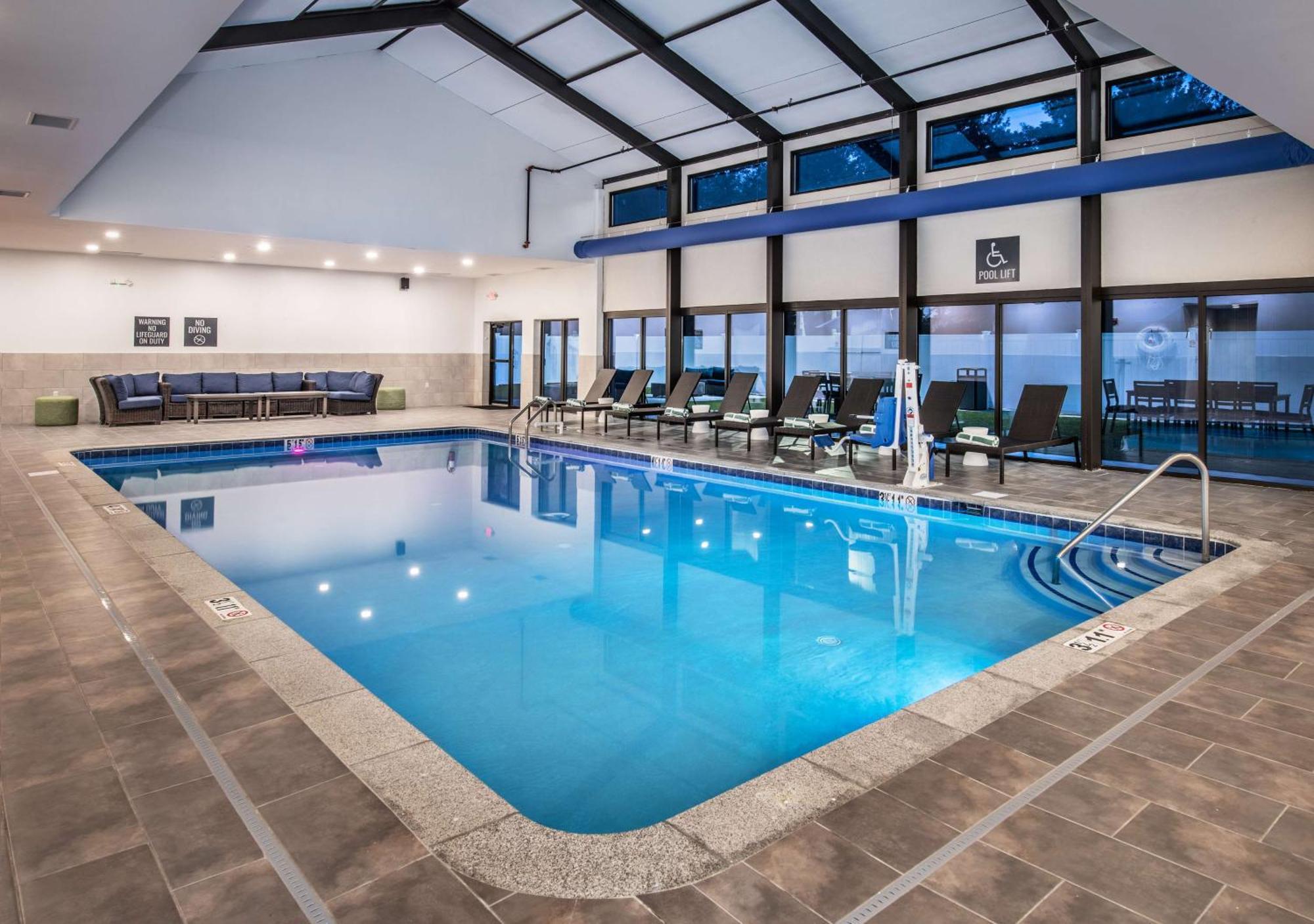 Doubletree By Hilton Monroe Township Cranbury Rossmoor Exterior foto